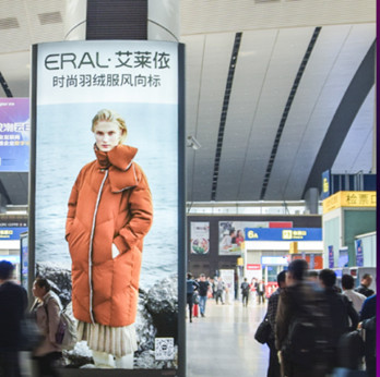 北京高鐵站進站大廳落地燈箱廣告有什么優勢?