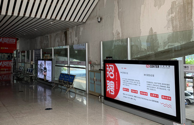 江門東高鐵站通道之間走廊落地燈箱廣告 江門東高鐵站通道之間走廊落地燈箱廣告