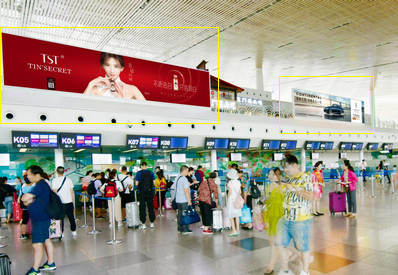 廈門(mén)機(jī)場(chǎng)二樓值機(jī)島上方浮島燈箱廣告