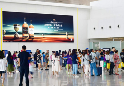 廈門(mén)機(jī)場(chǎng)F2二層辦票出發(fā)安檢口側(cè)墻燈箱廣告