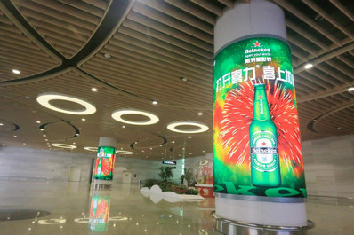 廈門(mén)機(jī)場(chǎng)F1一層行李提取廳包柱燈箱廣告