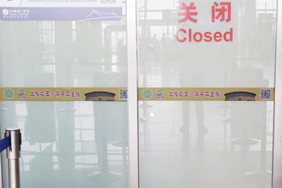 廈門(mén)機(jī)場(chǎng)安檢口前方防撞條廣告