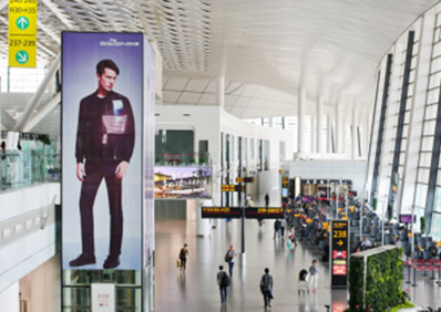 鄭州機場國內候機區電梯貼廣告 鄭州機場國內候機區電梯貼廣告