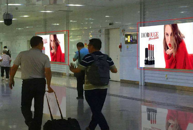 上海站北廣場地鐵換乘通道燈箱廣告 上海站北廣場地鐵換乘通道燈箱廣告