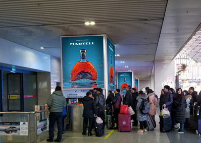 沈陽站候車大廳南側檢票口直梯燈箱廣告 沈陽站候車大廳南側檢票口直梯燈箱廣告