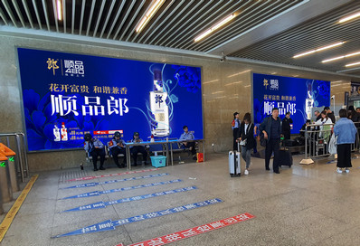 漢口站出站大廳燈箱廣告
