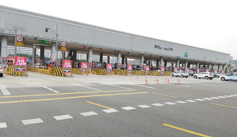 深圳工業展高速收費站廣告