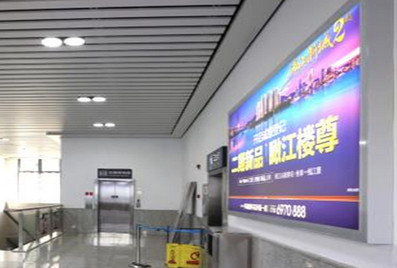 懷集站進出站通道壁掛燈箱廣告 懷集站進出站通道壁掛燈箱廣告