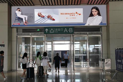 鼎湖東站進出站廳墻面燈箱廣告 鼎湖東站進出站廳墻面燈箱廣告