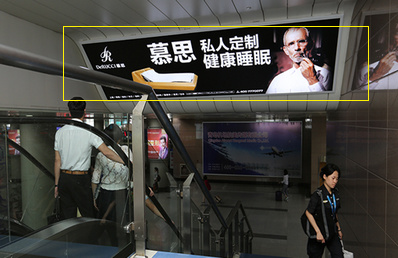 青島機場到達區燈箱廣告