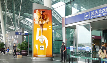 成都機場出發入口圖騰燈箱廣告有哪些優勢