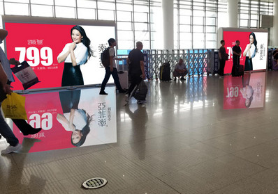 德州東站三樓候車室立式燈箱廣告