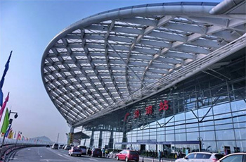 作為中國(guó)客運(yùn)量最多的高鐵站，廣州南站戶外廣告的價(jià)值不容忽視！