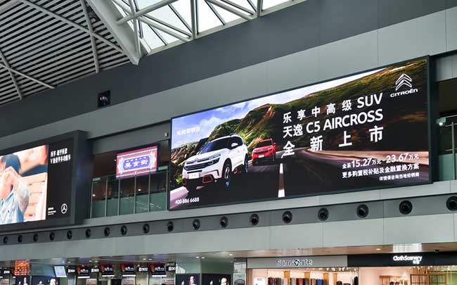 T2國內出發安檢口上方北側LED