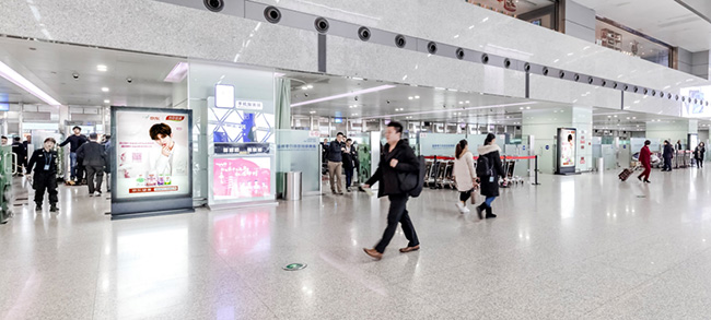 成都機場國內出發滾動燈箱