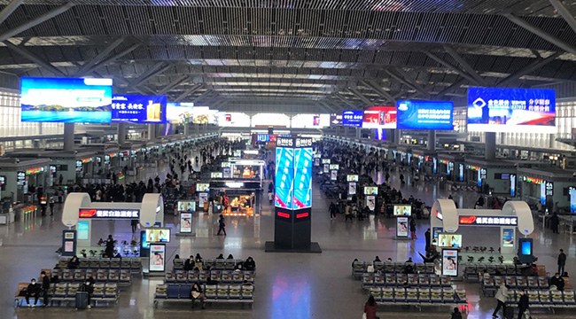 二層出發大廳吊旗燈箱