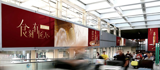 北京首都機場T3GTC廊內四屏高清LED