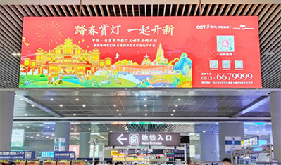 成都東站到達層雙面吊屏燈箱廣告 成都東站到達層雙面吊屏燈箱廣告
