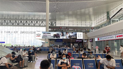 成都東高鐵站西候車廳巨幅燈箱 成都東高鐵站西候車廳巨幅燈箱