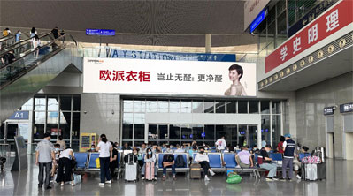 成都東高鐵站西進站口燈箱廣告 成都東高鐵站西進站口燈箱廣告