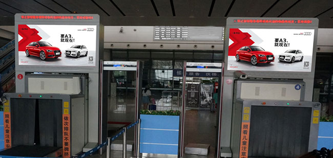 南昌高鐵站出發層進站安檢口電字屏廣告