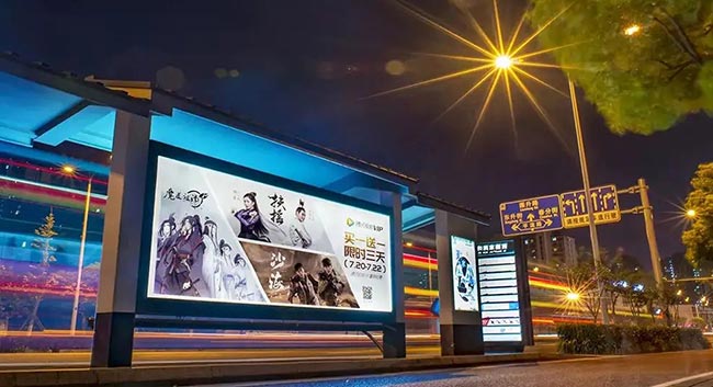 公交候車亭廣告夜間推廣優勢更加明顯