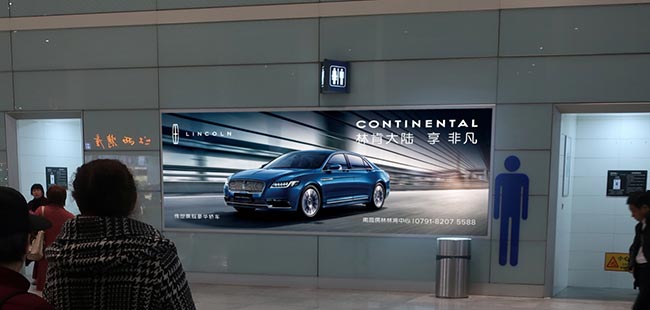 出發(fā)候機廳室內燈箱