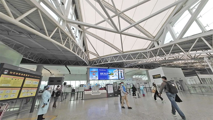 貝克洛門窗廣州白云機場LED廣告3