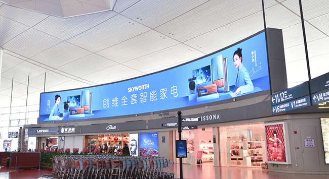 南京機場T2出發安檢口LED大屏廣告