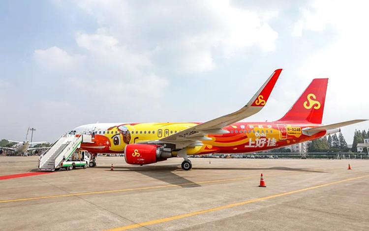 上好佳春秋航空全機身噴涂廣告1