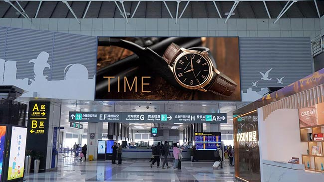 珠海機場出發大廳商業區門楣燈箱