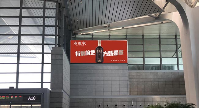 東進站大廳墻面燈箱廣告