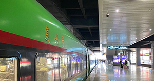 昆明南站廣告牌價格多少錢？昆明南站站臺燈箱廣告出發到達全覆蓋