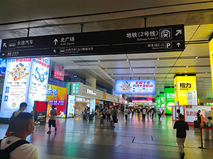 南昌西站高鐵廣告價格多少錢？南昌西高鐵站出站大廳最醒目廣告牌
