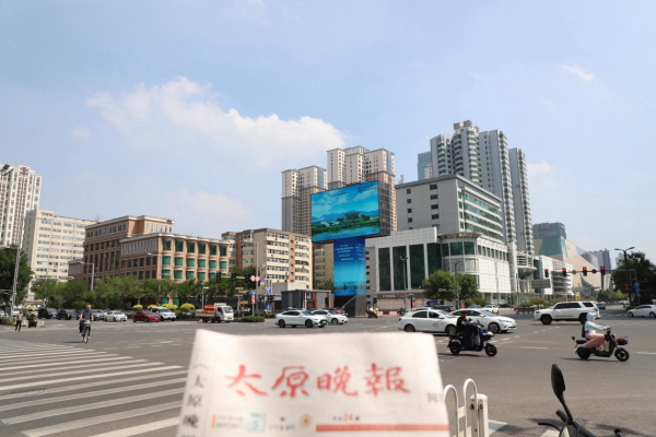 太原LED廣告價格？太原親賢街長治路龍柱LED立柱廣告地標金融案例