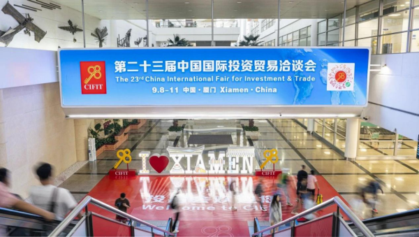 廈門機場最熱門廣告位？廈門機場到達迎賓廣告巨屏LED廣告牌價格