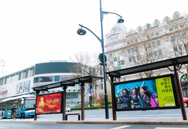 杭州公交候車亭巴士站牌廣告價格，杭州公交站亭燈箱廣告優勢案例