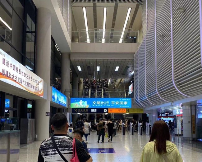 深圳福田口岸一層地鐵接駁出境大廳廣告，深圳福田口岸廣告價格