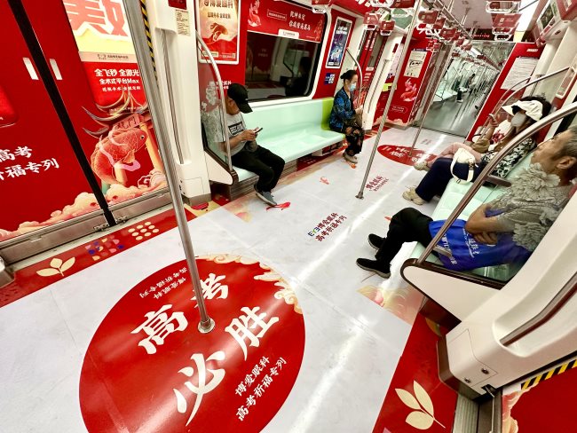 洛陽地鐵創意全景內包車廣告高考專列案例，洛陽地鐵列車廣告價格