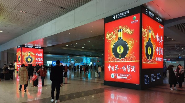 西安北高鐵到達出站通道包柱廣告燈箱，西安北站廣告包柱LED屏價格