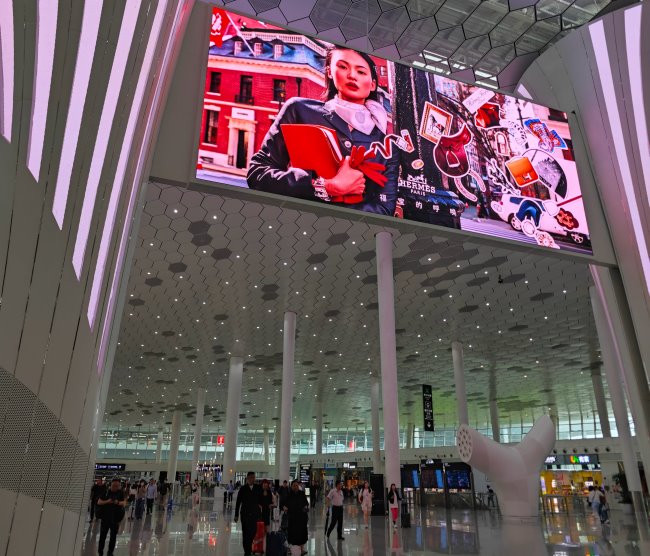 深圳機場到達ETC大廳高空雙面LED屏廣告，深圳寶安機場大屏廣告價格