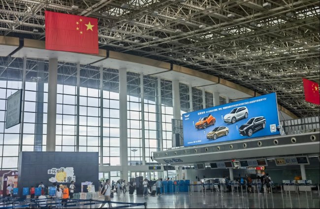 南昌機場出發大廳值機島燈箱廣告高空大牌，南昌昌北機場廣告價格