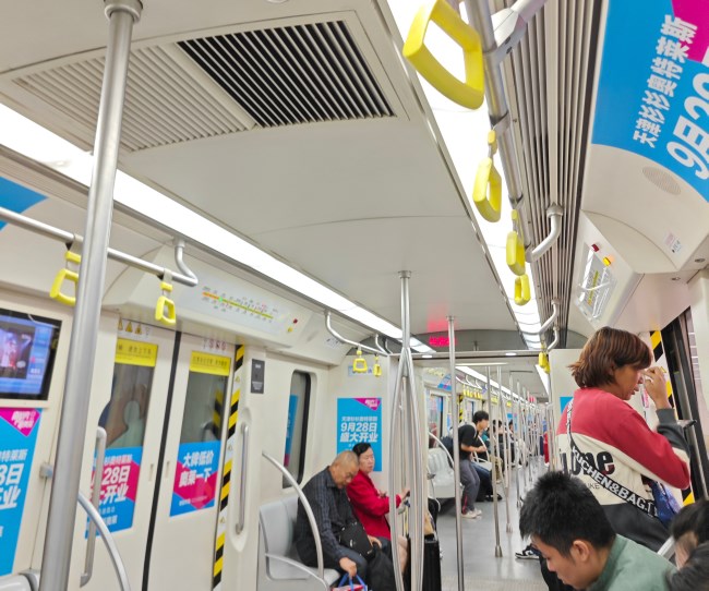 天津地鐵內(nèi)包車廣告車廂內(nèi)貼紙投放案例圖，天津地鐵列車廣告價(jià)格