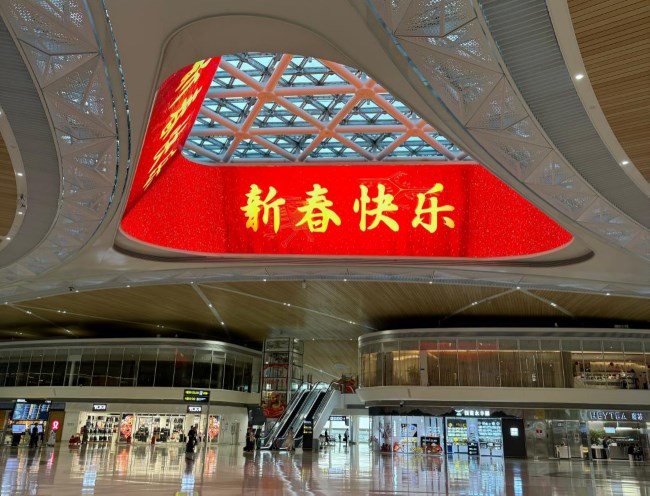 深圳衛(wèi)星廳國內(nèi)出發(fā)高空三面LED廣告，深圳寶安機場LED大屏廣告價格