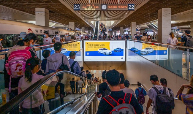 鄭州東高鐵站燈箱站臺廣告牌投放，鄭州東站高鐵站廣告燈箱價格