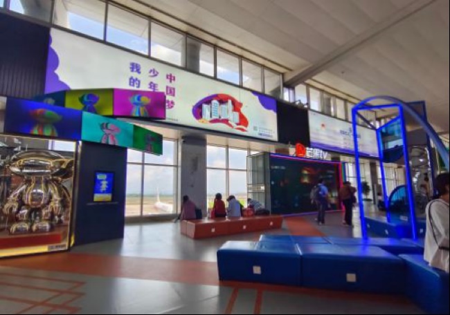 長沙機場T1航站樓出發燈箱廣告牌投放案例，長沙黃花機場廣告價格