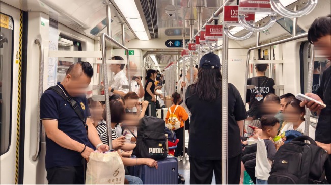 深圳地鐵性價(jià)比最高車廂廣告拉手優(yōu)勢(shì)案例，深圳地鐵拉手廣告價(jià)格