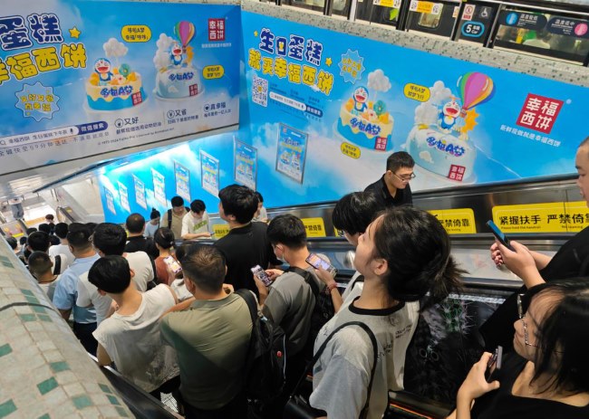 深圳地鐵扶梯旁墻貼廣告價格，深圳地鐵4號線深圳北站出入口廣告