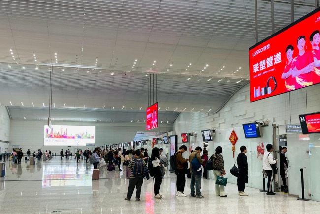 廣州白云機場T2出發安檢口LED廣告牌，廣州機場大屏廣告價格