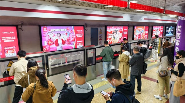 北京地鐵站臺候車區燈箱廣告投放，北京地鐵廣告牌價格